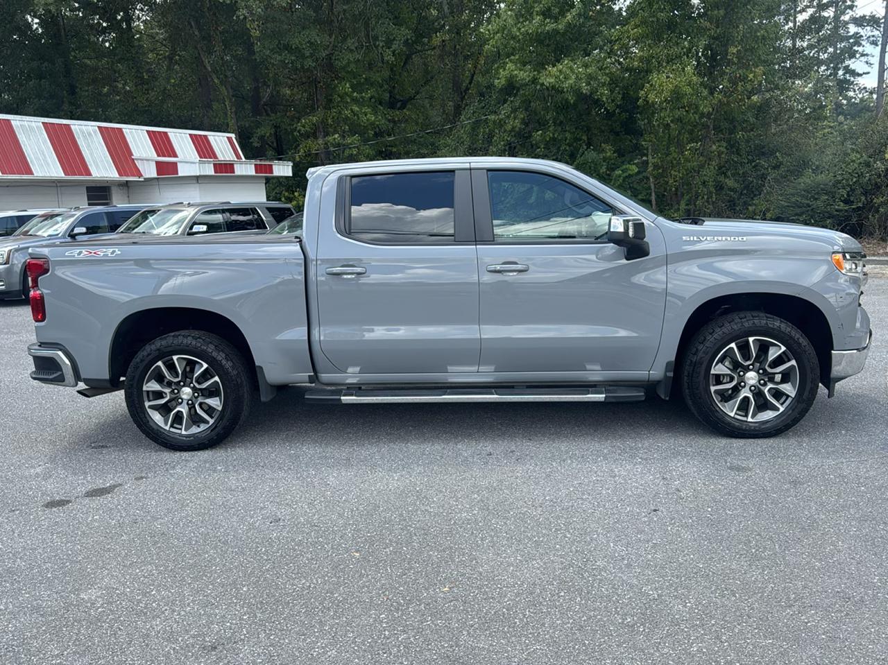 Chevrolet Silverado 1500 1LT Crew Cab 4WD 2024
