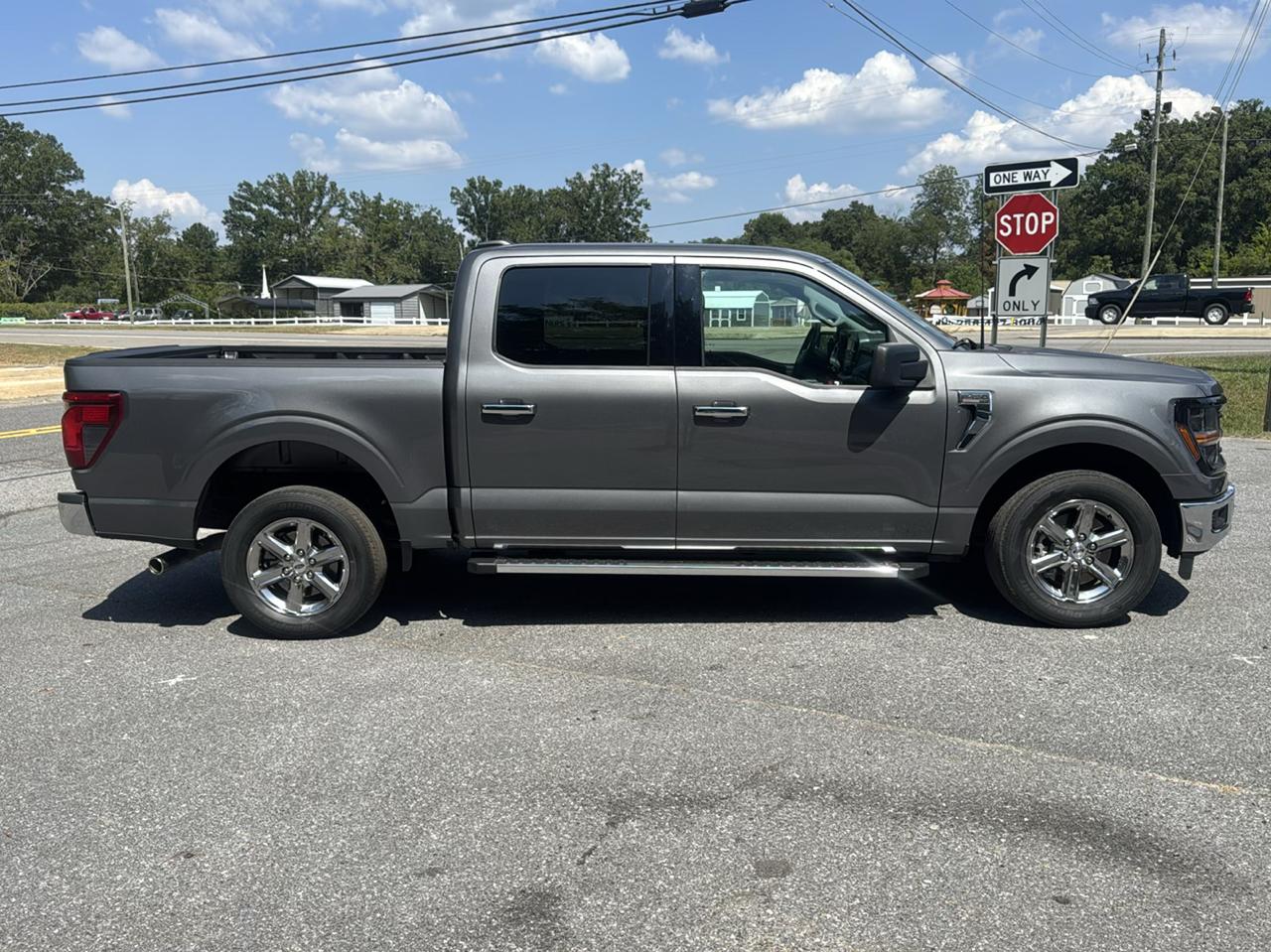 Ford F-150 2WD SuperCrew 150" XLT 2025