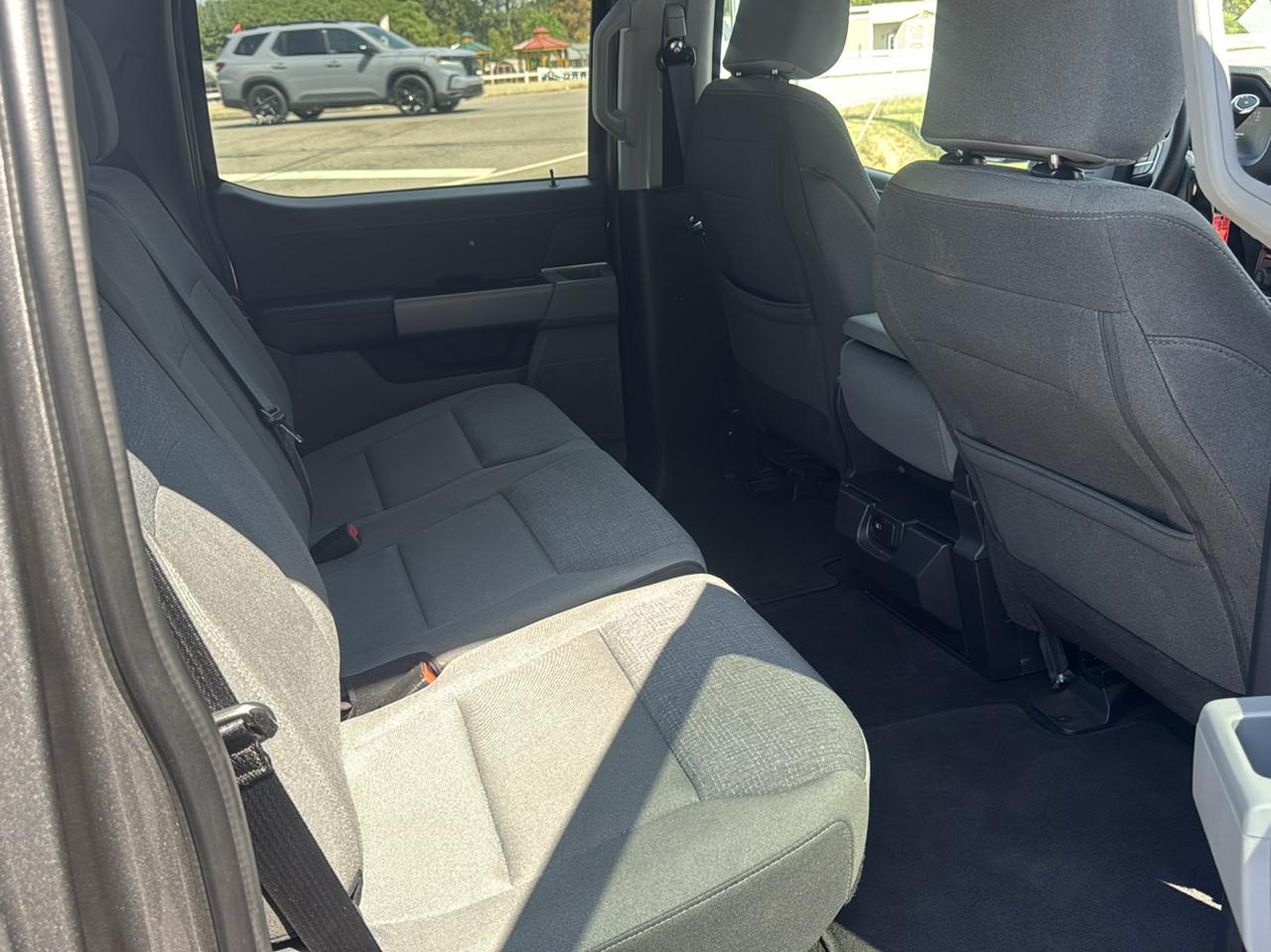 Ford F-150 2WD SuperCrew 150" XLT 2025