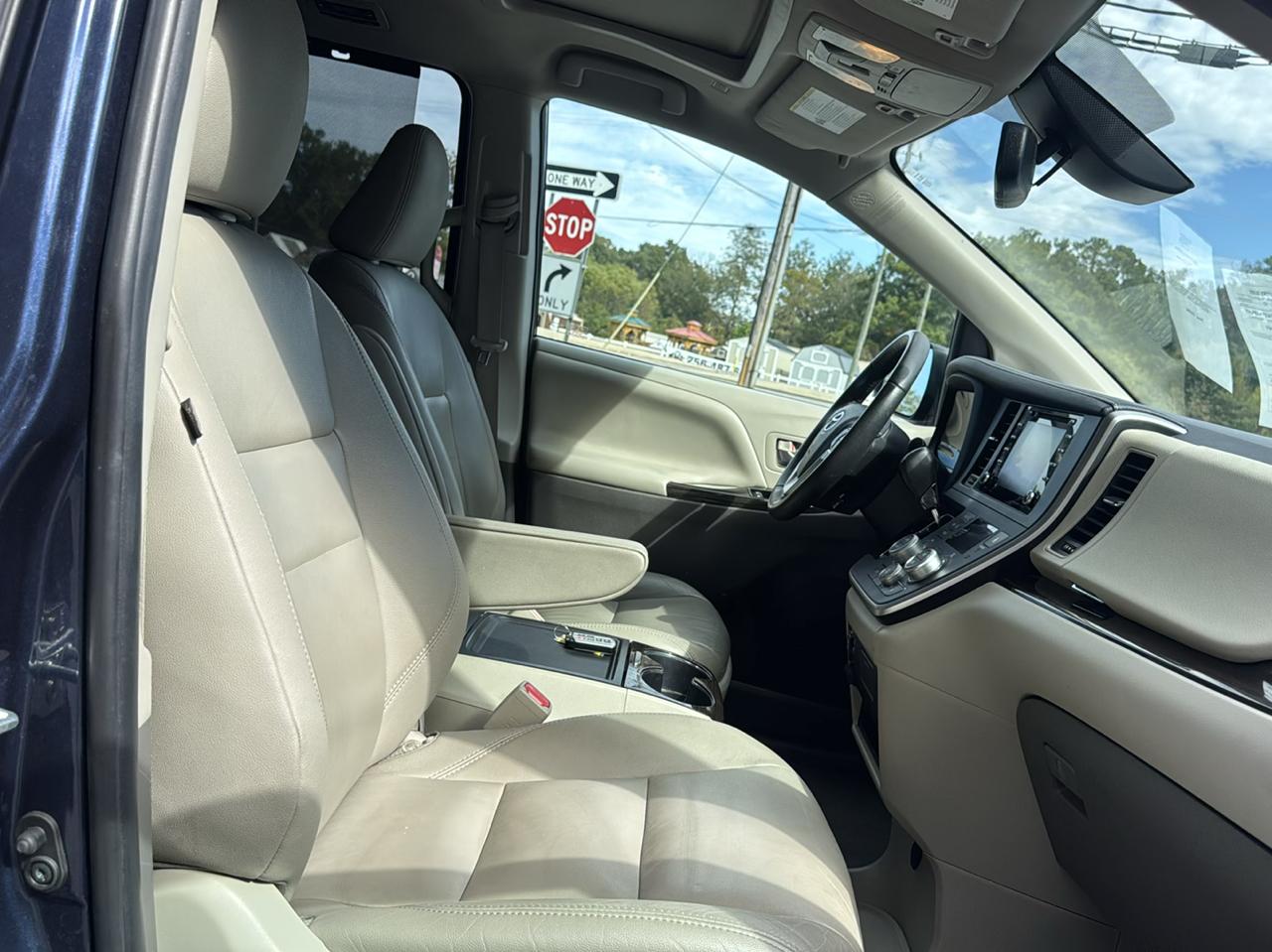 Toyota Sienna Limited Premium 7-Passenger 2020