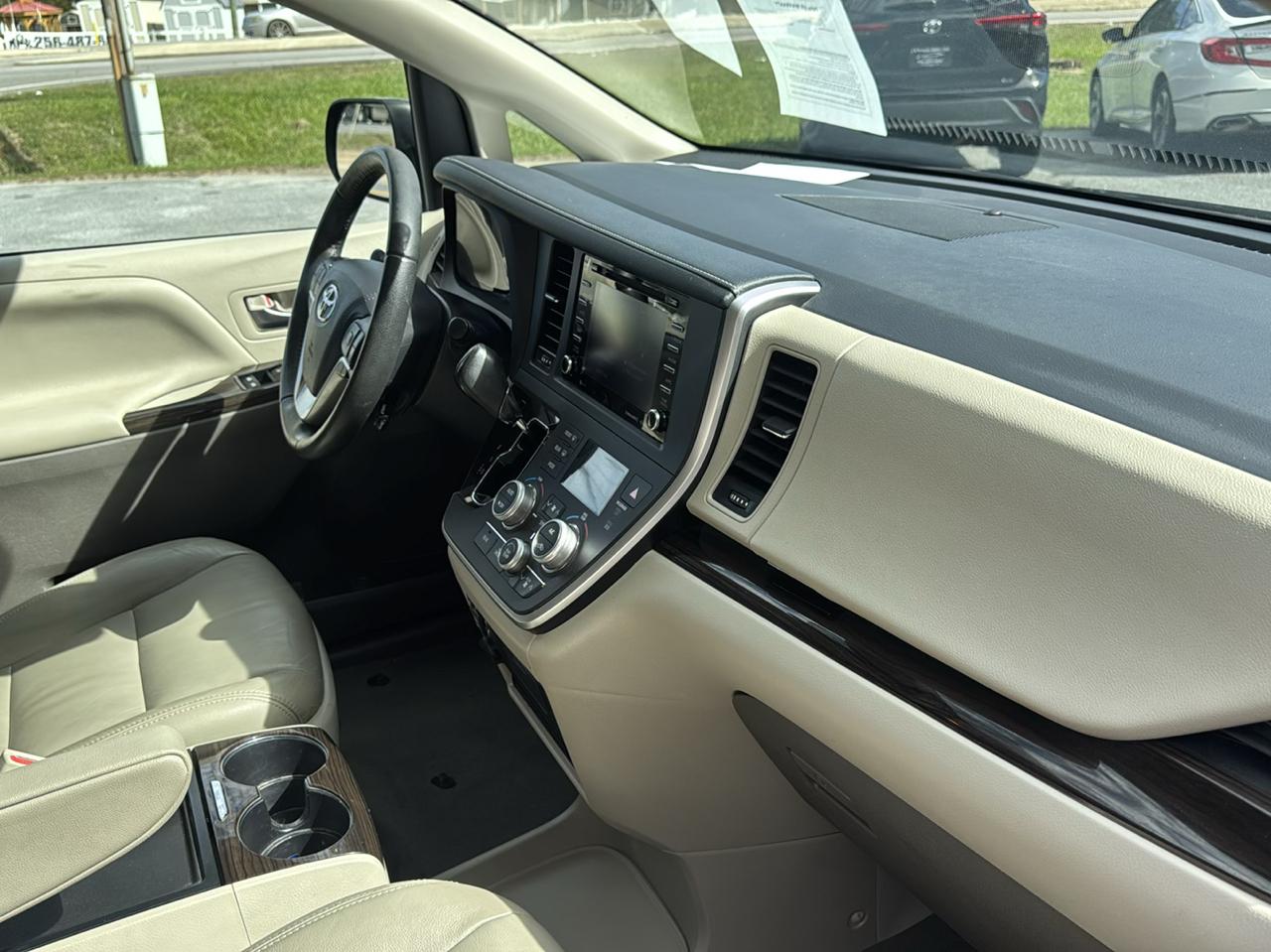 Toyota Sienna Limited Premium 7-Passenger 2020