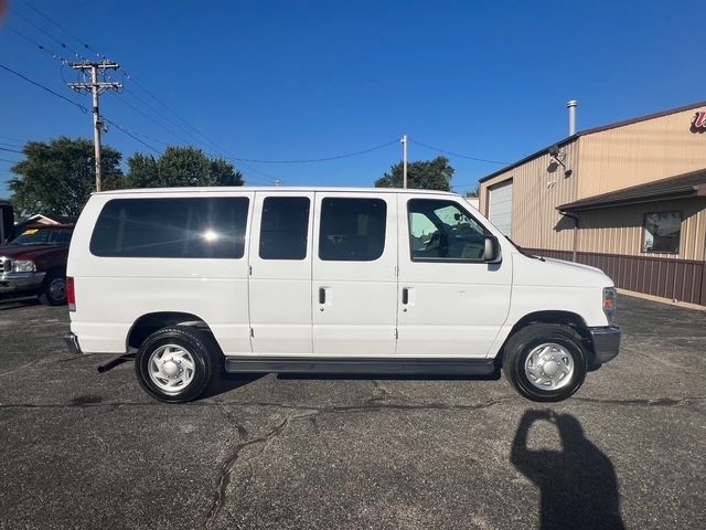 2014 Ford E-350 photo 2