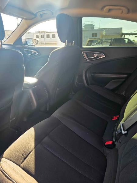 Chrysler 200  2016 Chrysler 200  2016