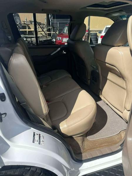 Nissan Pathfinder  2012