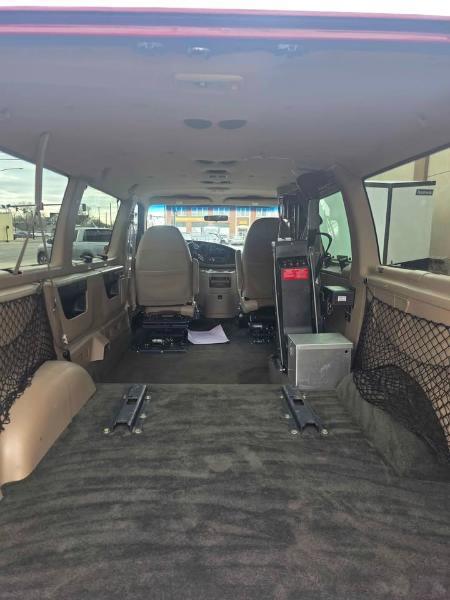 Ford Econoline Wagon  2001