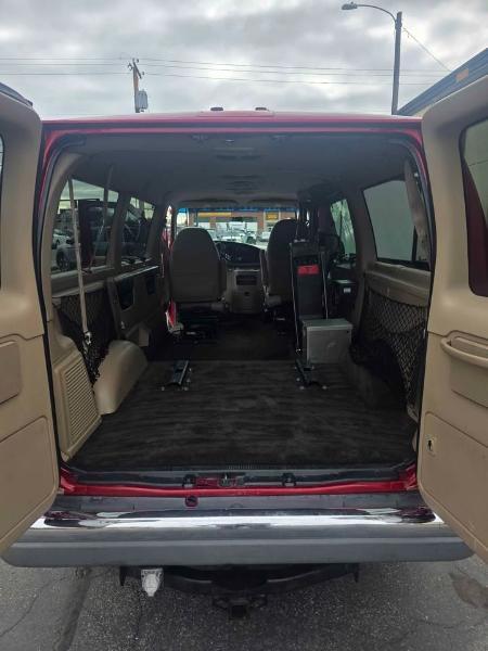 Ford Econoline Wagon  2001