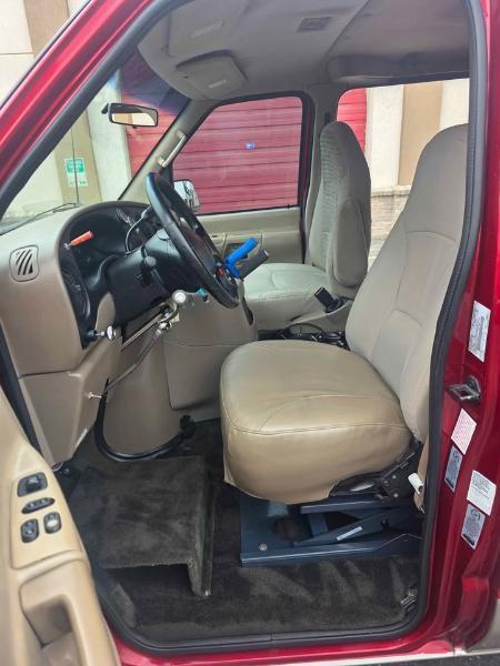 Ford Econoline Wagon  2001