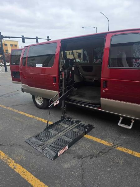 Ford Econoline Wagon  2001