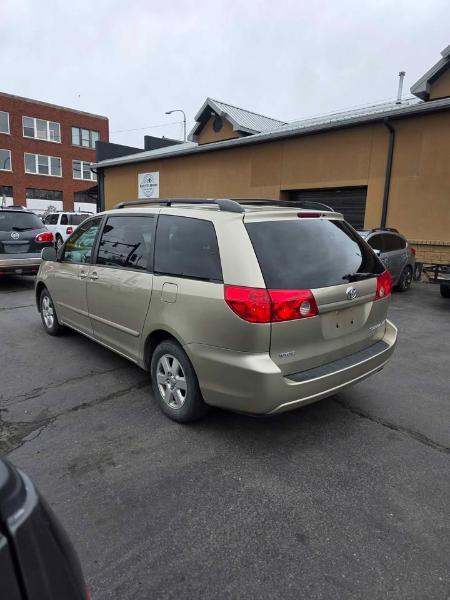 Toyota Sienna  2009
