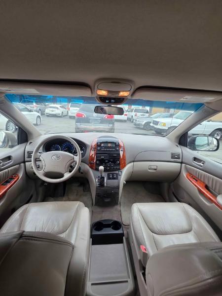 Toyota Sienna  2009
