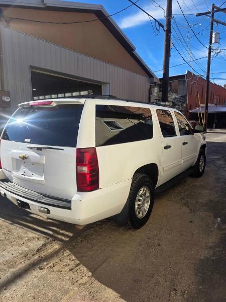 Chevrolet Suburban  2010