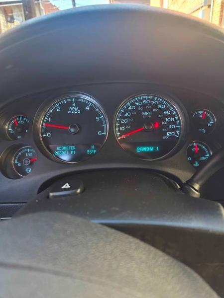 Chevrolet Suburban  2010