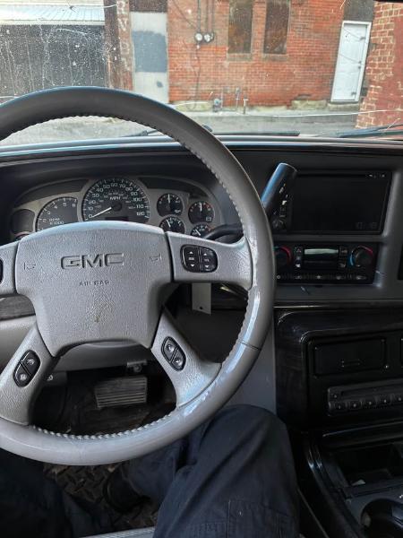 GMC Yukon Denali  2005