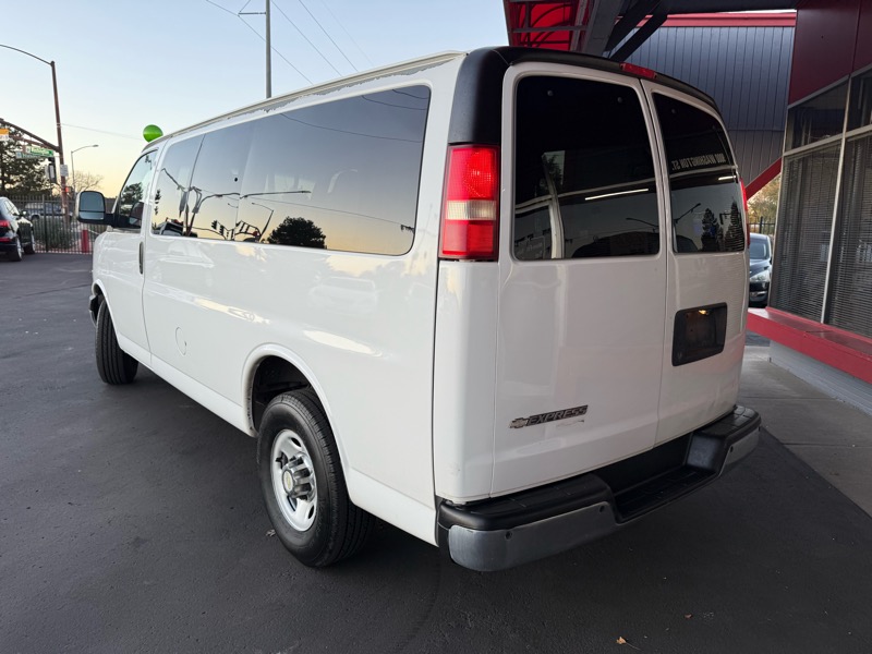 Chevrolet Express LT 3500 2011 Chevrolet Express LT 3500 2011