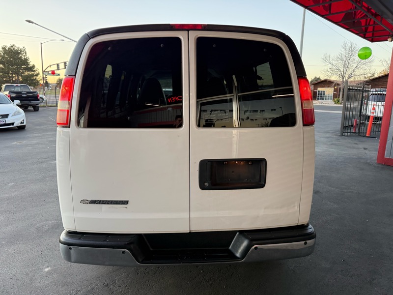 Chevrolet Express LT 3500 2011 Chevrolet Express LT 3500 2011