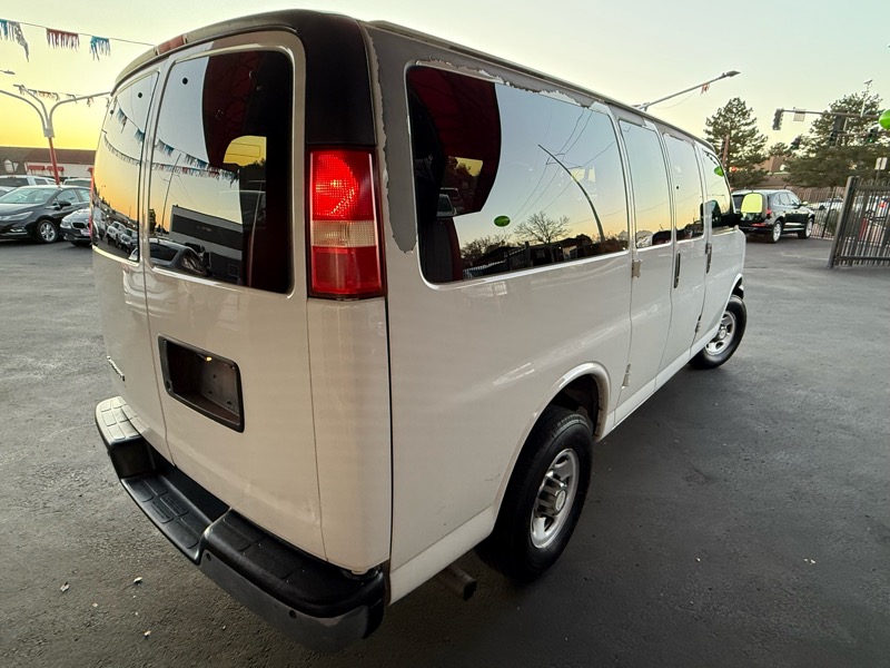 Chevrolet Express LT 3500 2011 Chevrolet Express LT 3500 2011