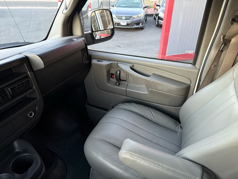 Chevrolet Express LT 3500 2011 Chevrolet Express LT 3500 2011