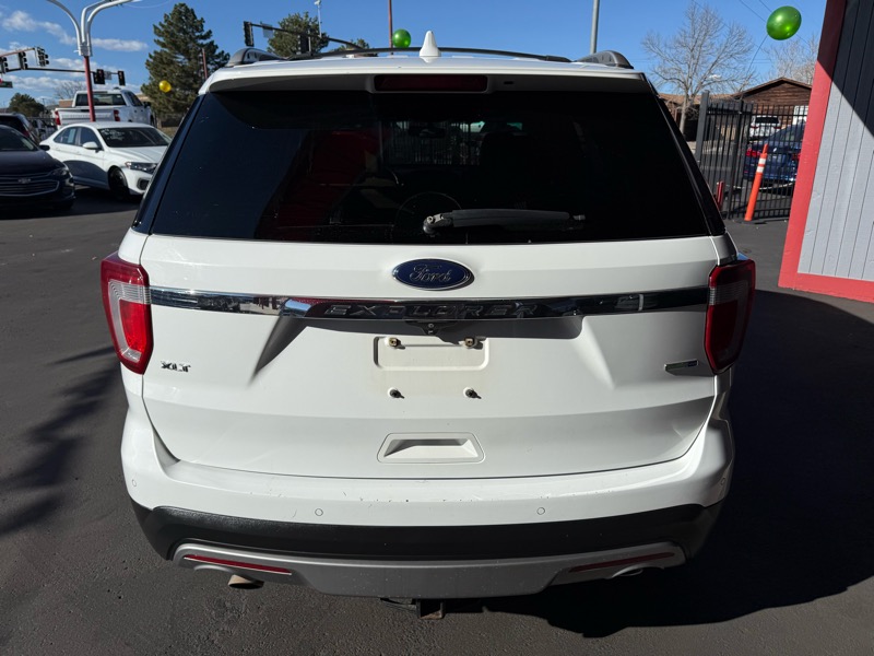 2016 Ford Explorer XLT photo 3