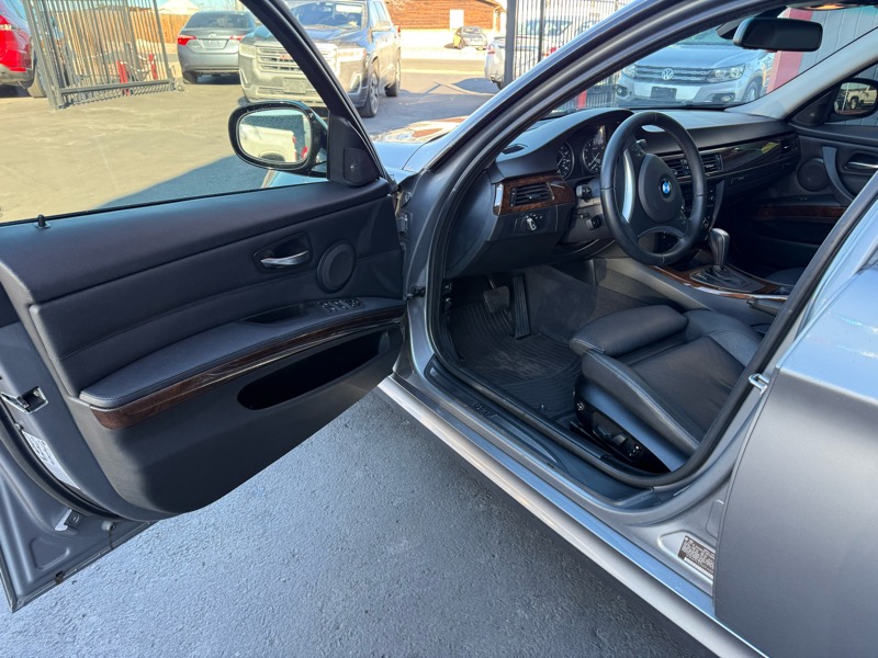 BMW 3-Series 335xi 2009
