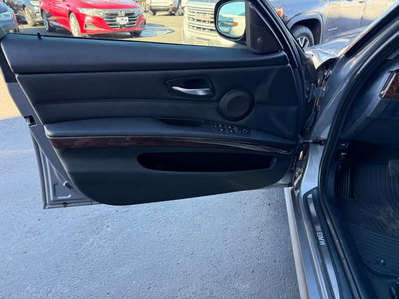 BMW 3-Series 335xi 2009