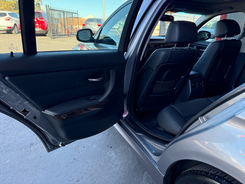 BMW 3-Series 335xi 2009