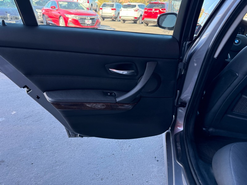 BMW 3-Series 335xi 2009