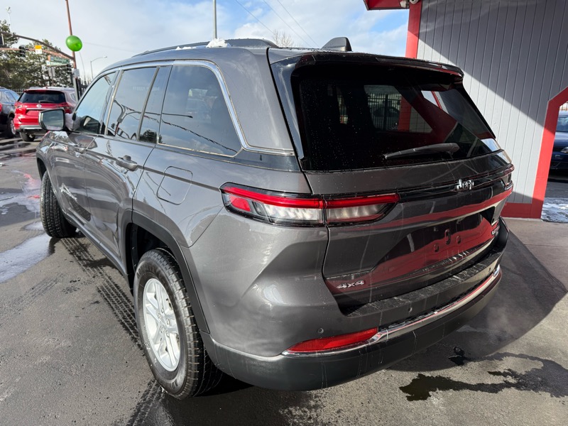 Jeep Grand Cherokee Laredo 4WD 2023