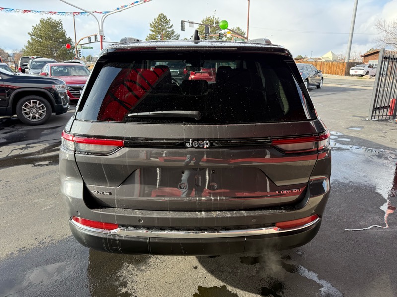 Jeep Grand Cherokee Laredo 4WD 2023