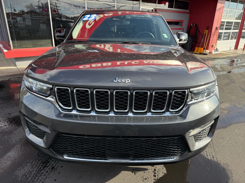 Jeep Grand Cherokee Laredo 4WD 2023