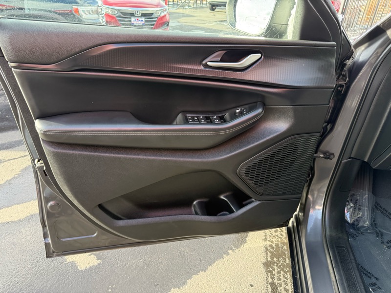 Jeep Grand Cherokee Laredo 4WD 2023