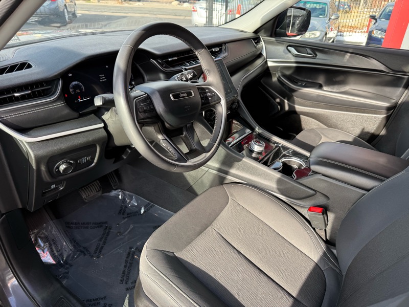 Jeep Grand Cherokee Laredo 4WD 2023