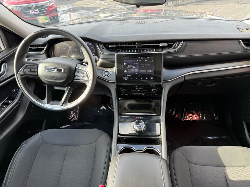 Jeep Grand Cherokee Laredo 4WD 2023