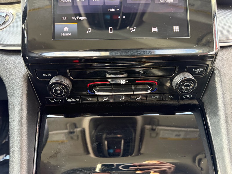 Jeep Grand Cherokee Laredo 4WD 2023