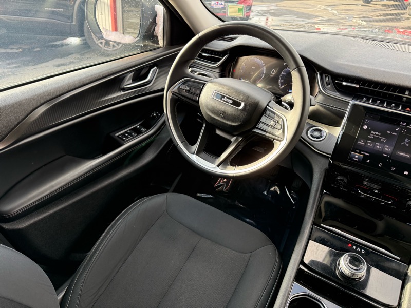 Jeep Grand Cherokee Laredo 4WD 2023