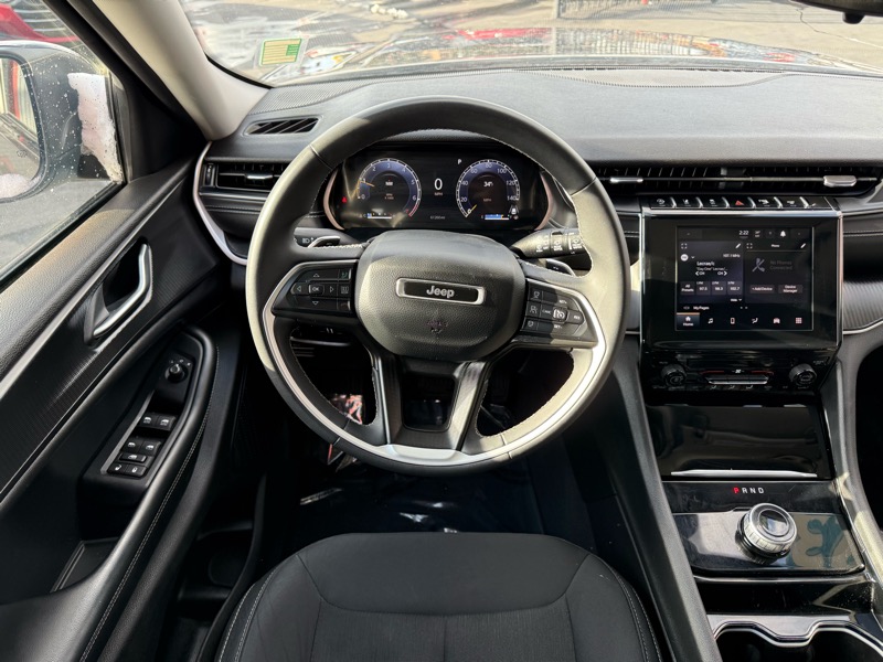 Jeep Grand Cherokee Laredo 4WD 2023