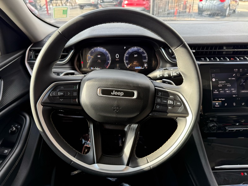 Jeep Grand Cherokee Laredo 4WD 2023