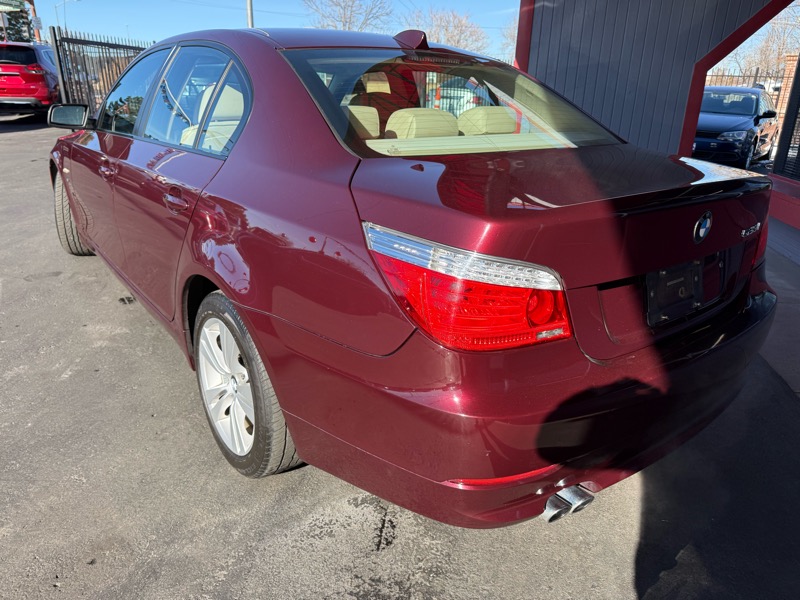 BMW 5-Series 528xi 2009