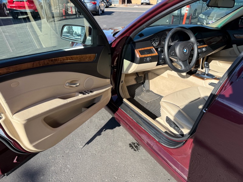 BMW 5-Series 528xi 2009