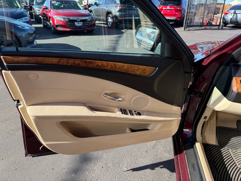 BMW 5-Series 528xi 2009