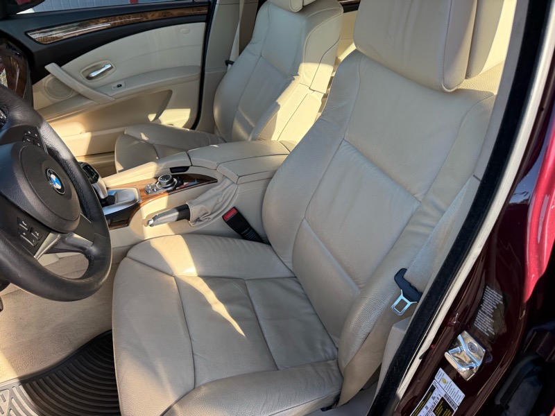 BMW 5-Series 528xi 2009