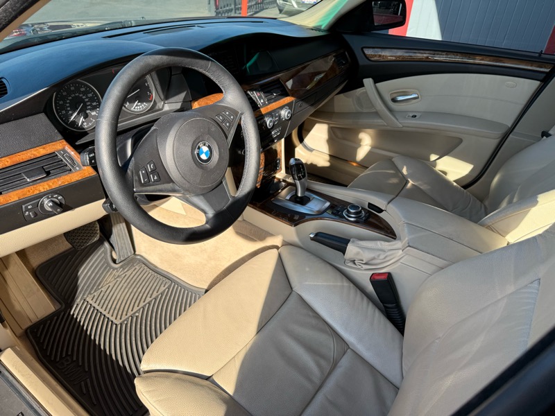 BMW 5-Series 528xi 2009