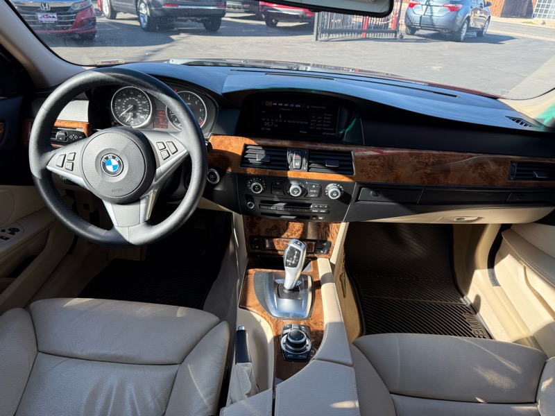 BMW 5-Series 528xi 2009