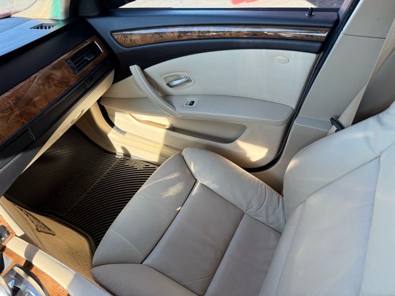 BMW 5-Series 528xi 2009