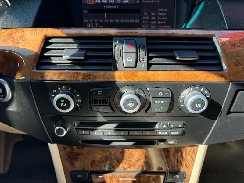 BMW 5-Series 528xi 2009