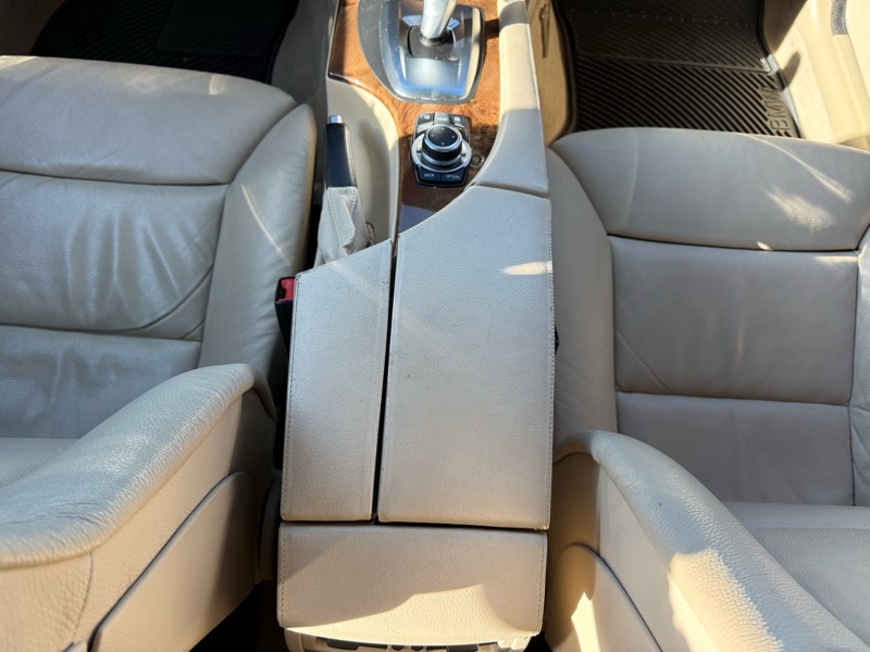 BMW 5-Series 528xi 2009