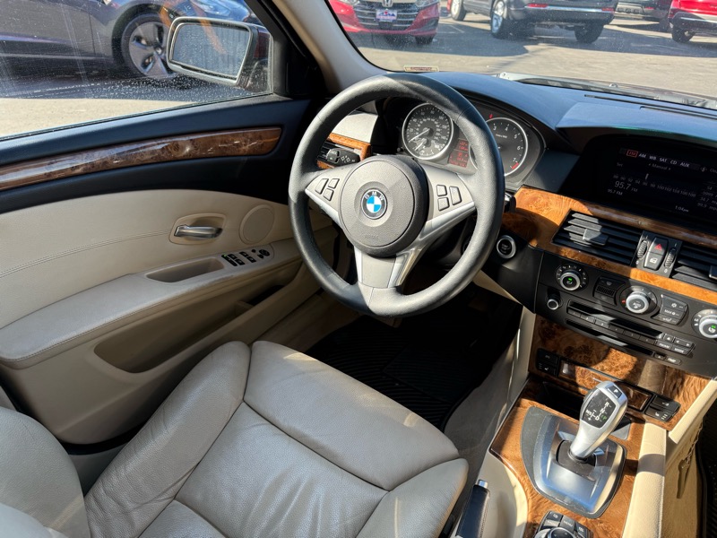 BMW 5-Series 528xi 2009