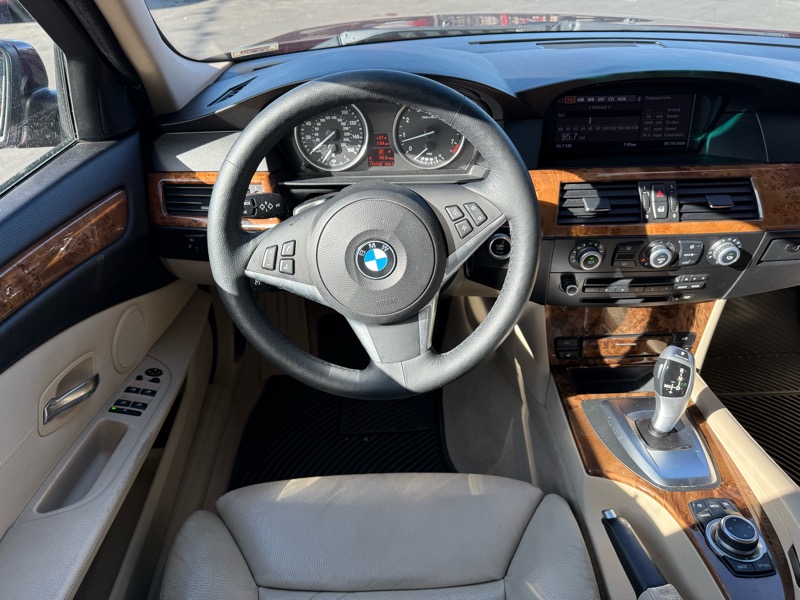 BMW 5-Series 528xi 2009