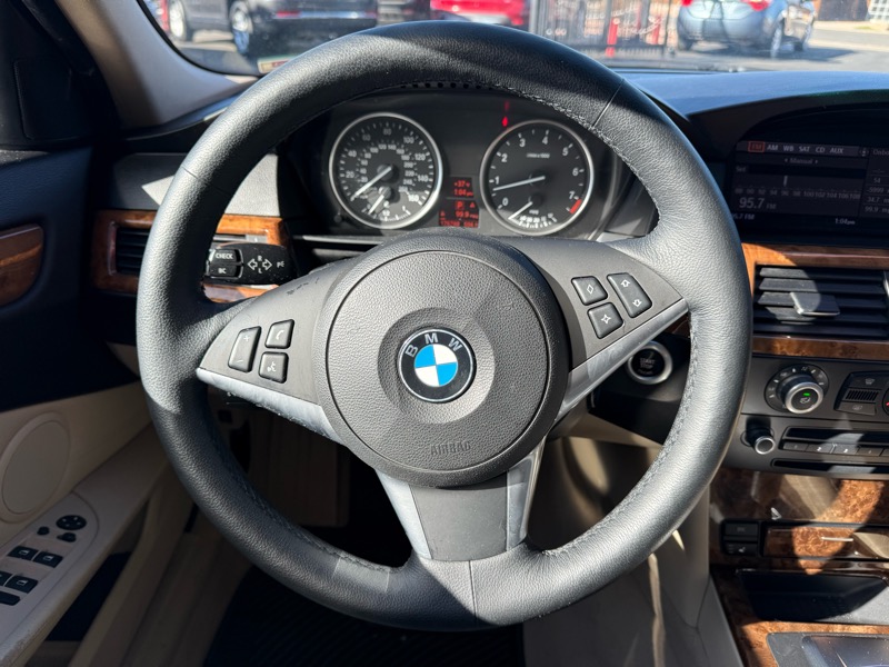 BMW 5-Series 528xi 2009