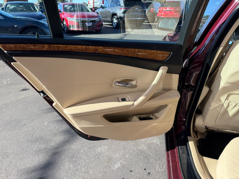 BMW 5-Series 528xi 2009