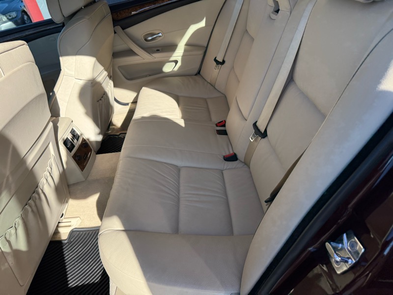 BMW 5-Series 528xi 2009